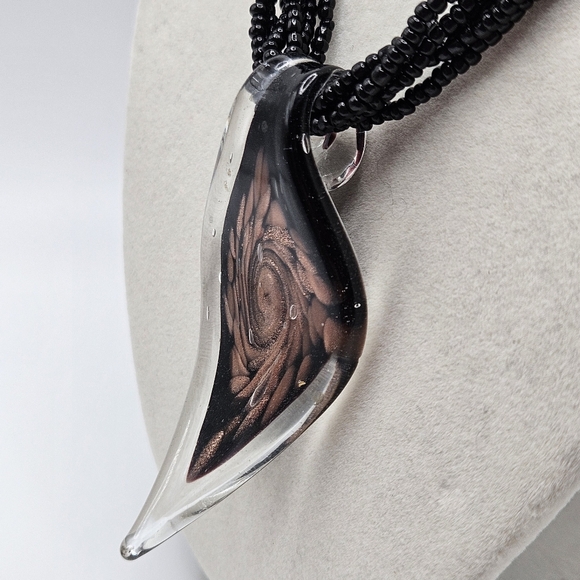 VINTAGE Black Seed Bead Italian Glass Pendant Necklace - Picture 4 of 9